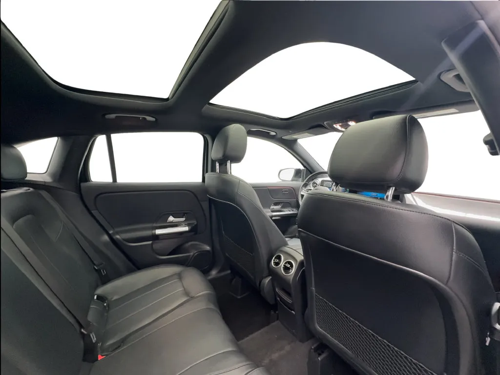 Mercedes-Benz GLA photo 27