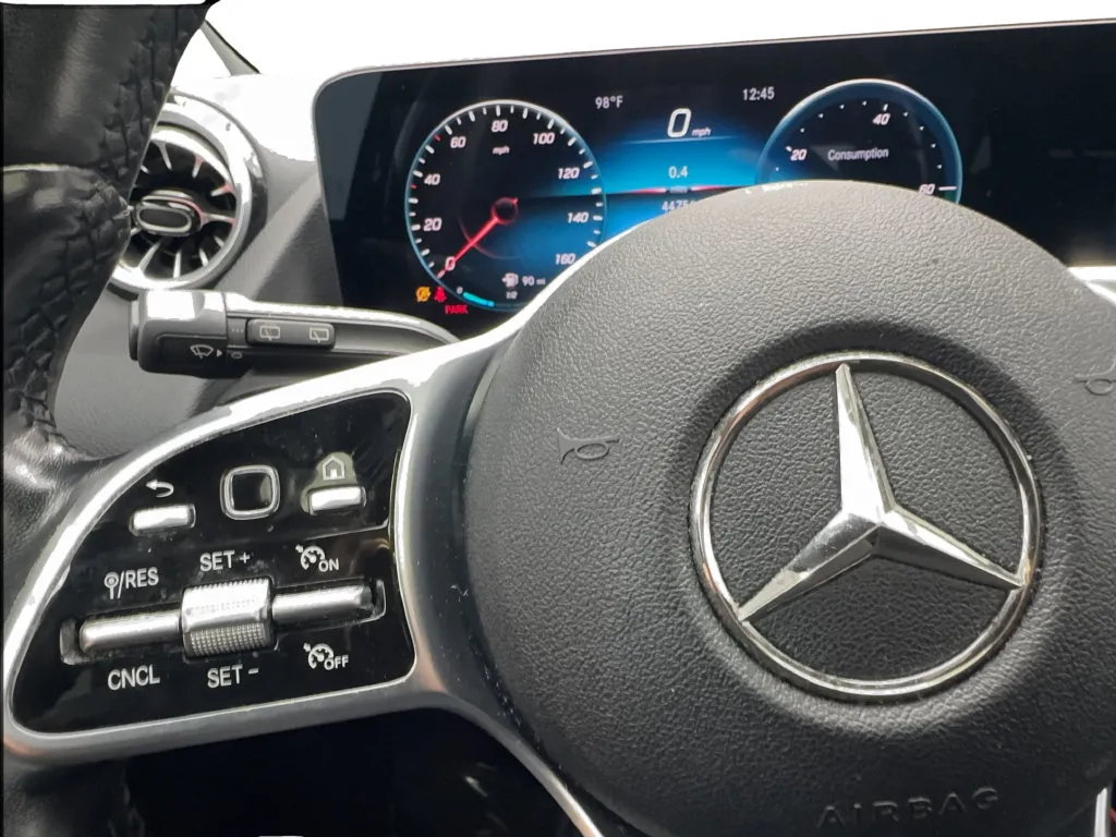 Mercedes-Benz GLA photo 42