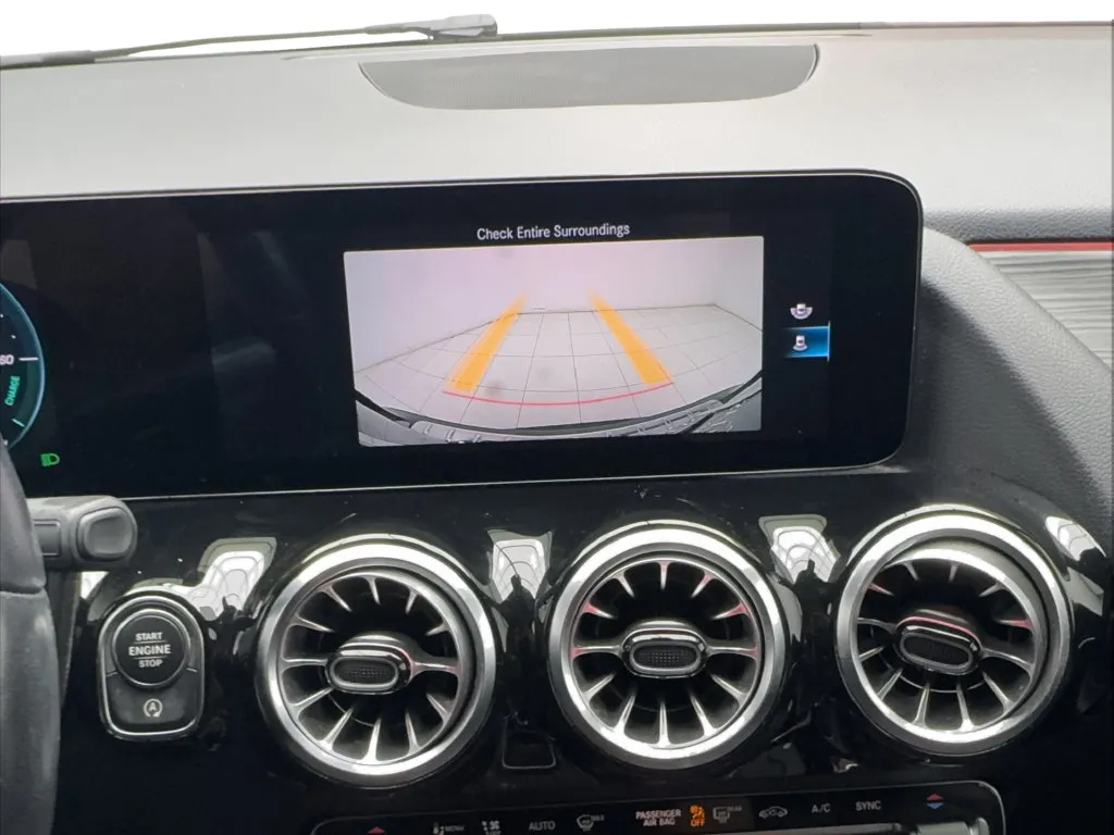 Mercedes-Benz GLA photo 51