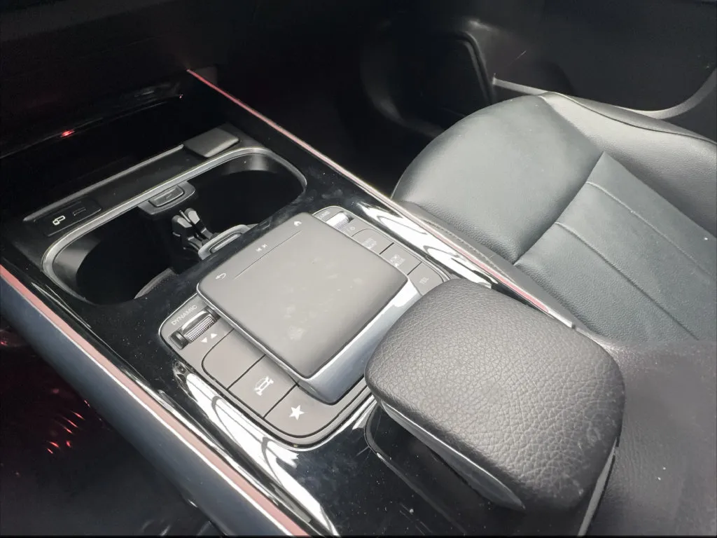 Mercedes-Benz GLA photo 46