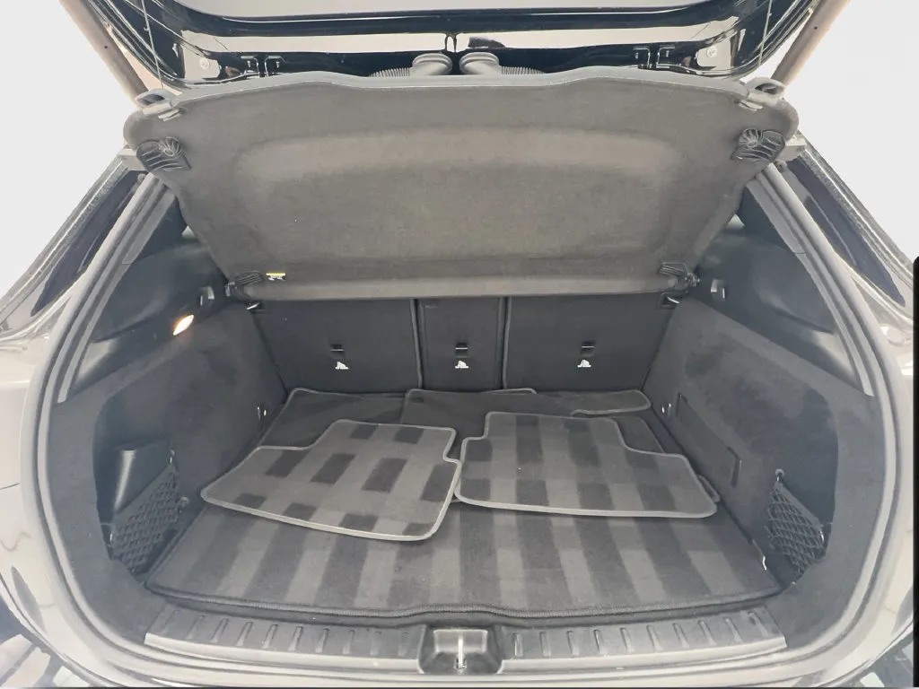 Mercedes-Benz GLA photo 18