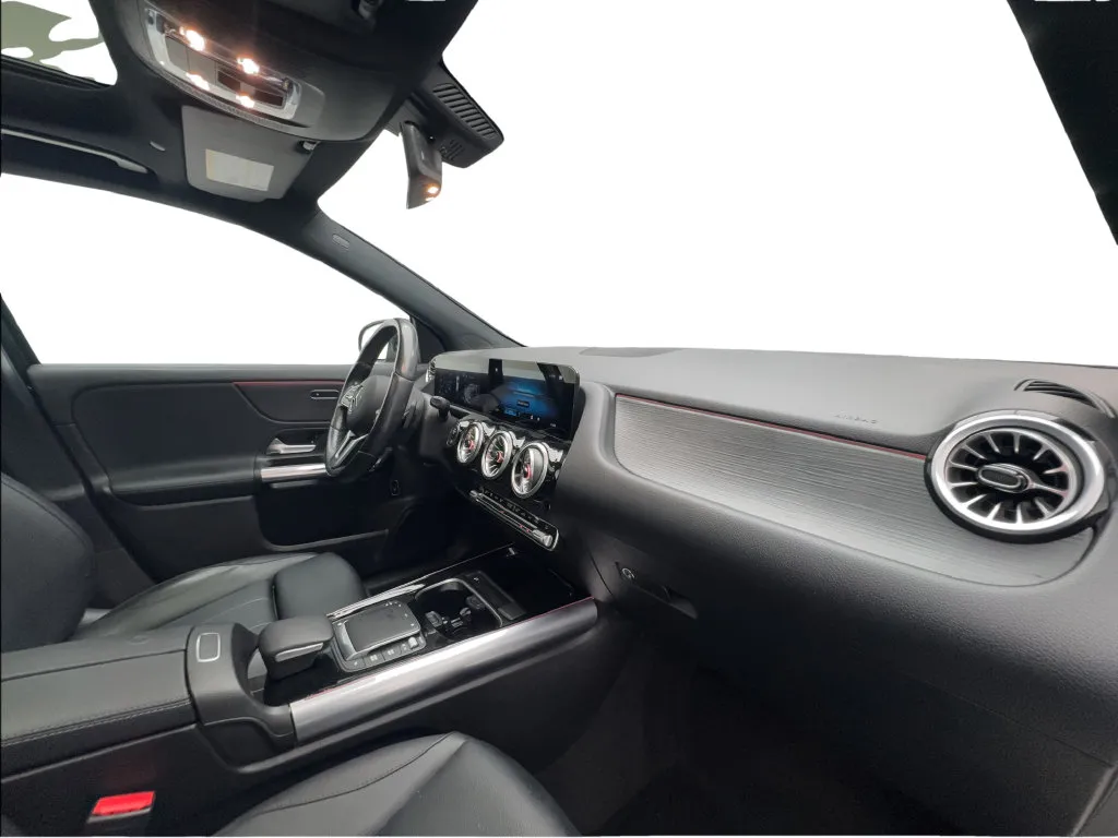 Mercedes-Benz GLA photo 32