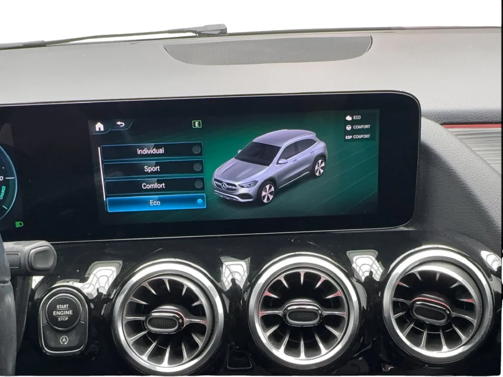 Mercedes-Benz GLA photo 49
