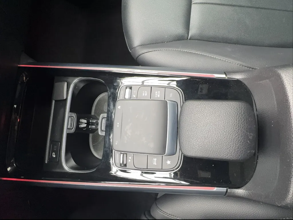 Mercedes-Benz GLA photo 47