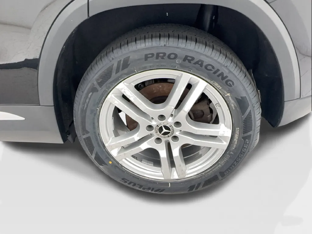 Mercedes-Benz GLA photo 12