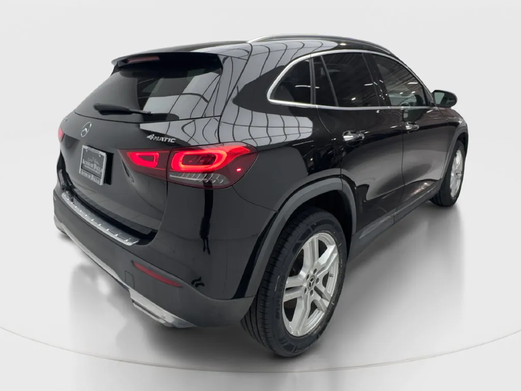 Mercedes-Benz GLA photo 8