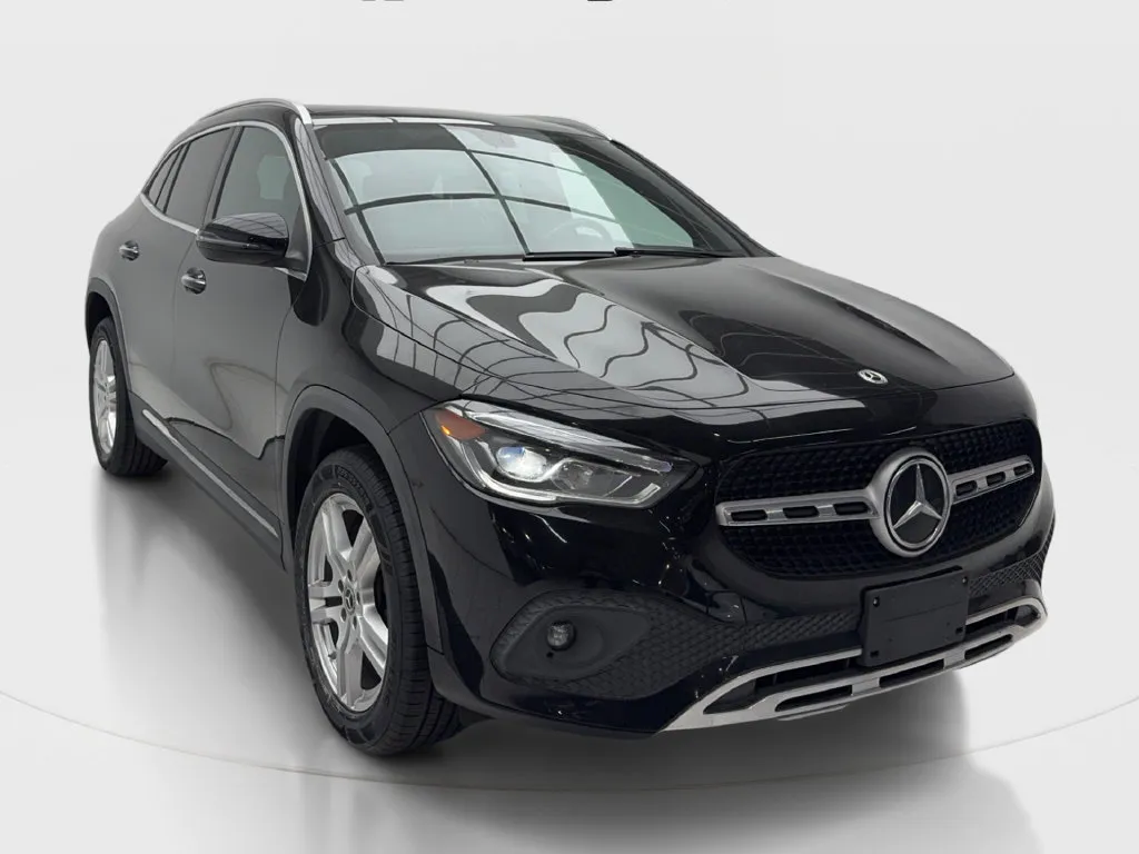 Mercedes-Benz GLA photo 3