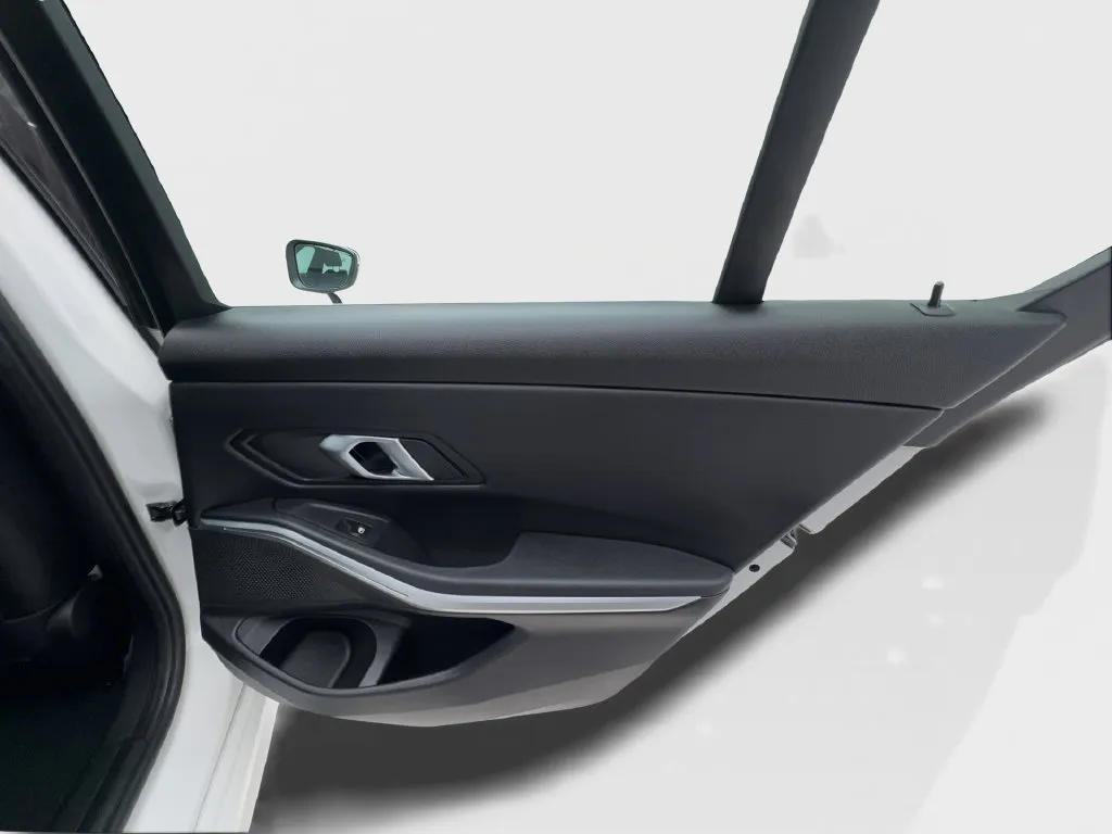 BMW 3 Series photo 32