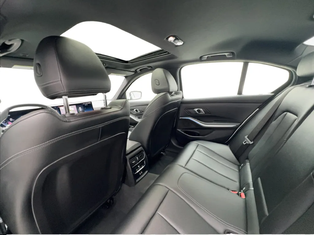 BMW 3 Series photo 26