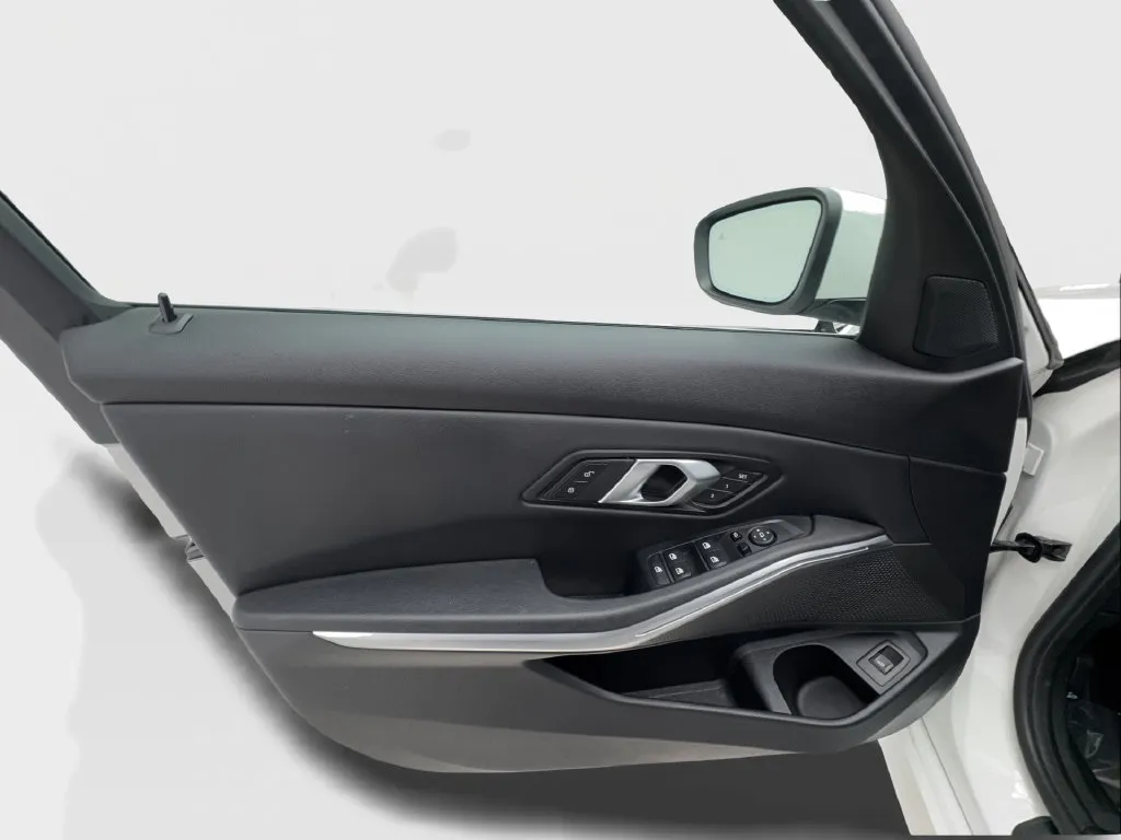 BMW 3 Series photo 25