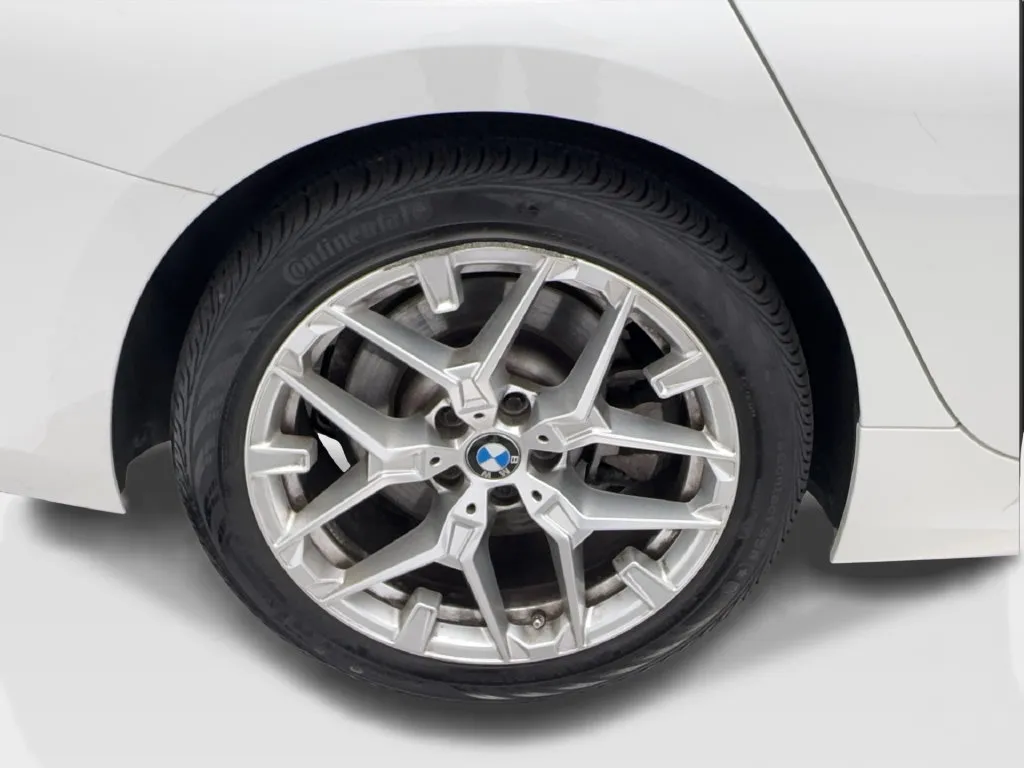 BMW 3 Series photo 18