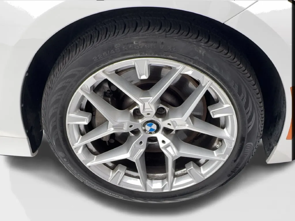 BMW 3 Series photo 16