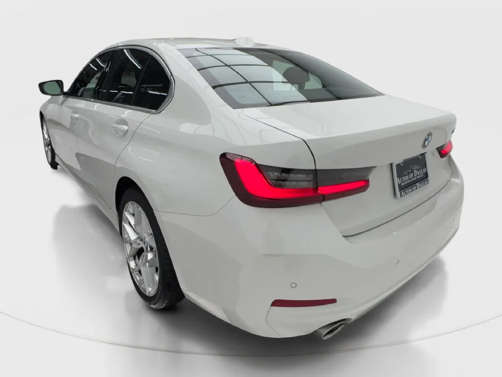 BMW 3 Series photo 11
