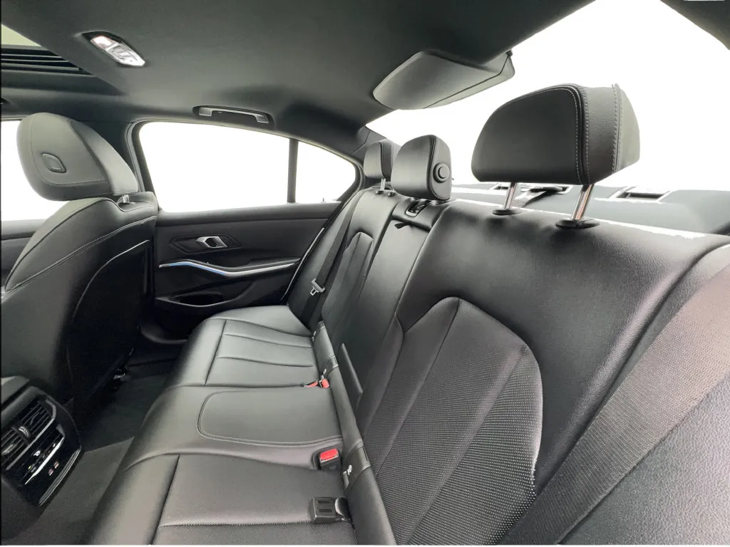 BMW 3 Series photo 27