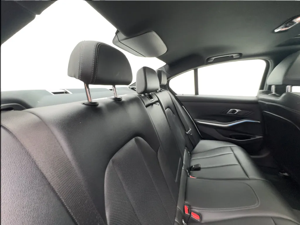 BMW 3 Series photo 30