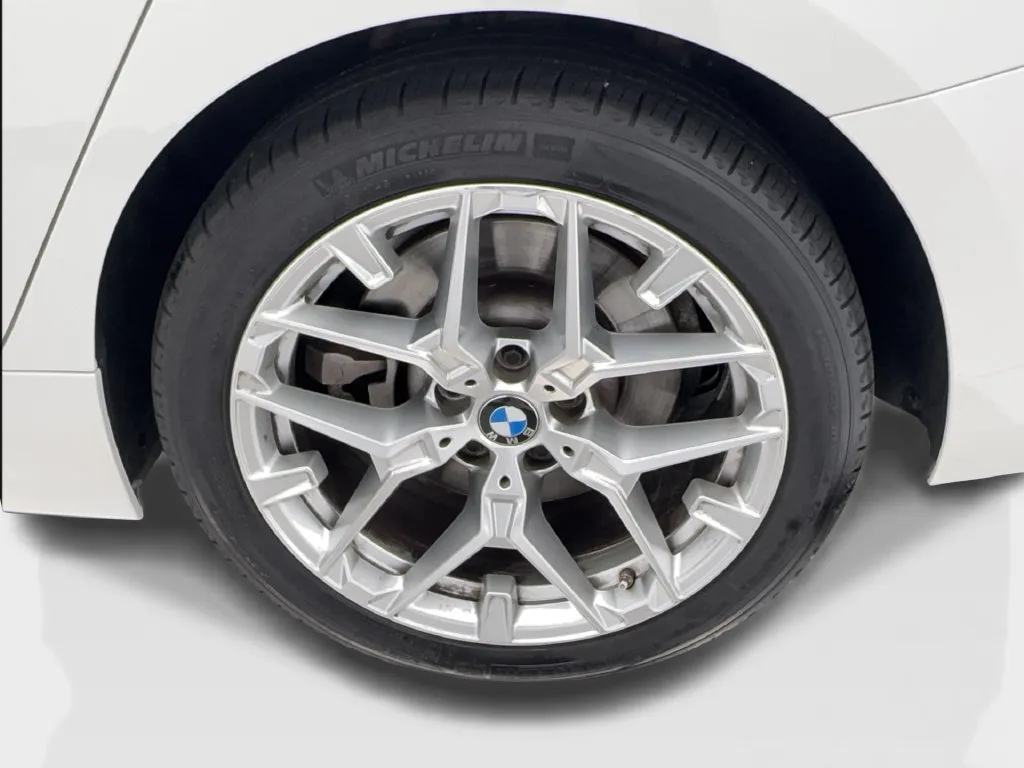BMW 3 Series photo 14