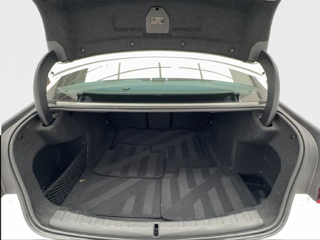 BMW 3 Series photo 19