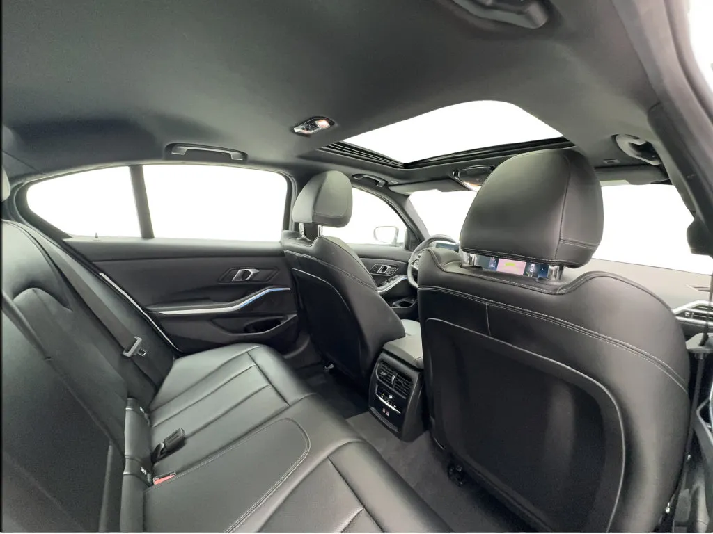 BMW 3 Series photo 29