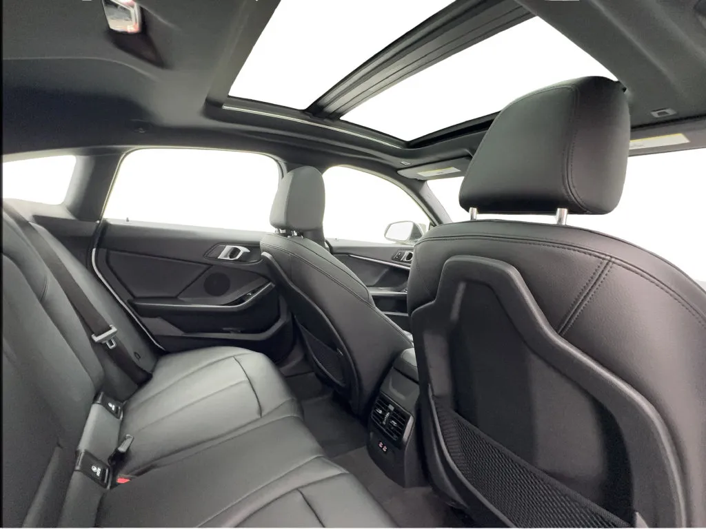 BMW 2 Series photo 29