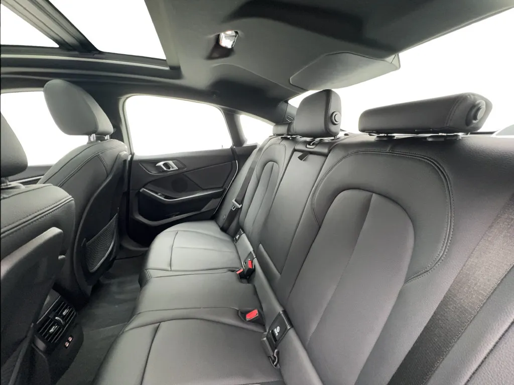 BMW 2 Series photo 27