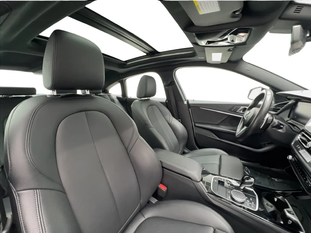 BMW 2 Series photo 33