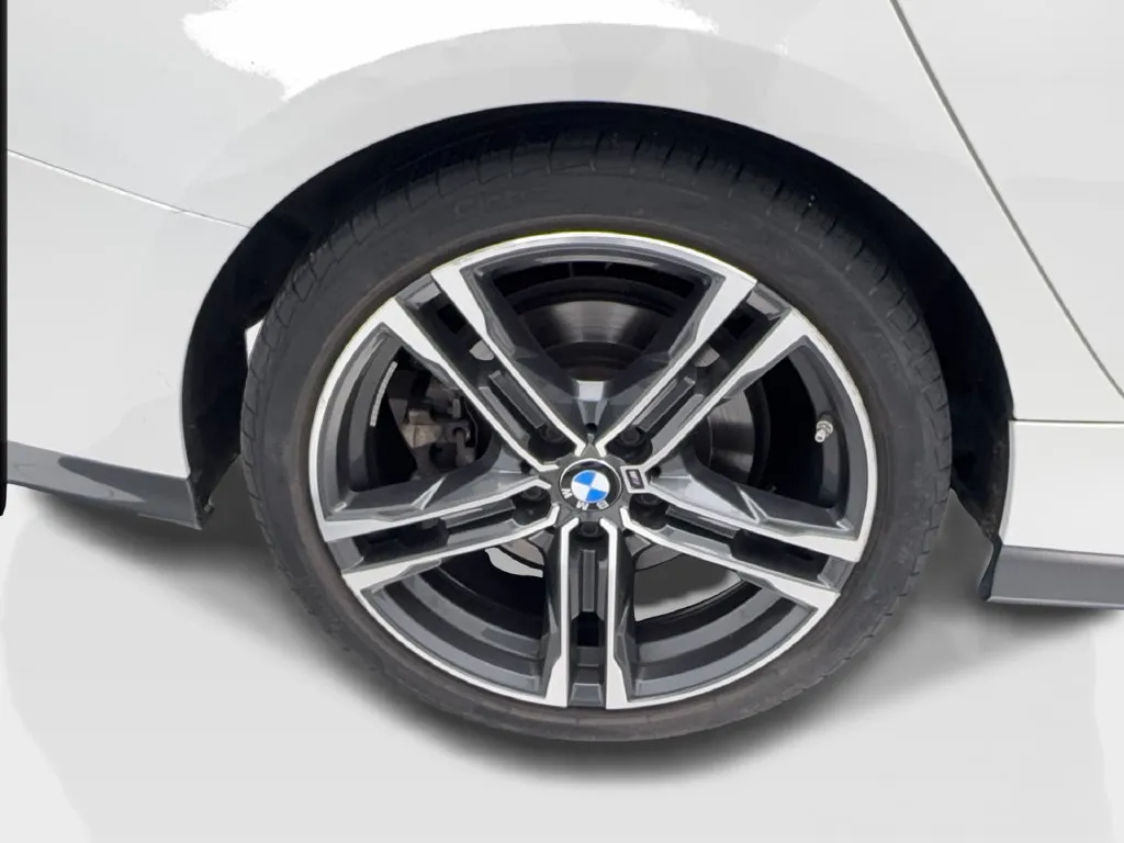 BMW 2 Series photo 18