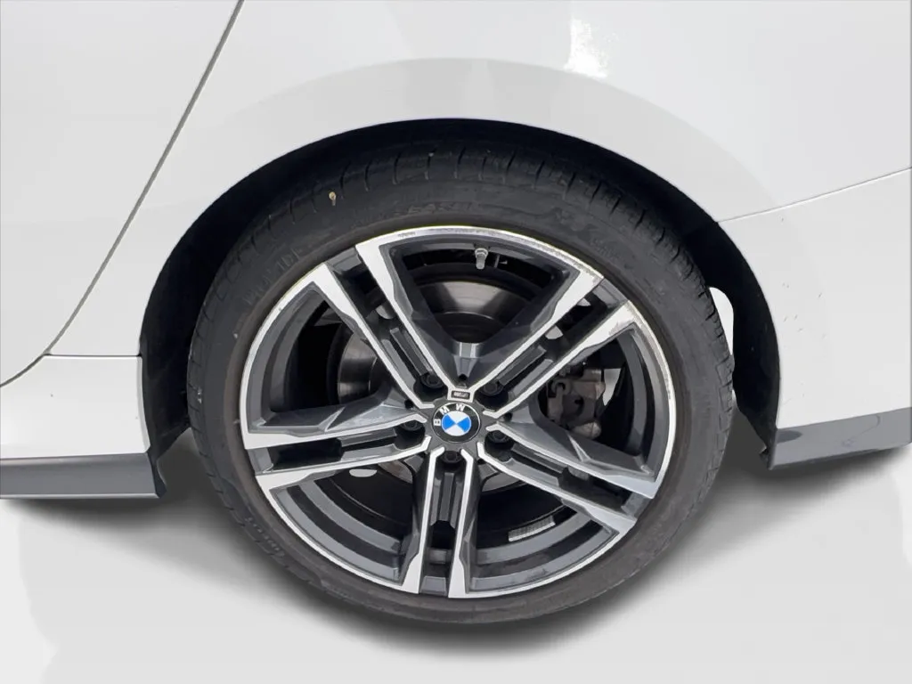 BMW 2 Series photo 14