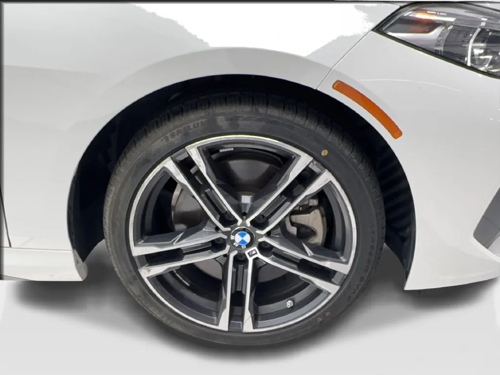 BMW 2 Series photo 16