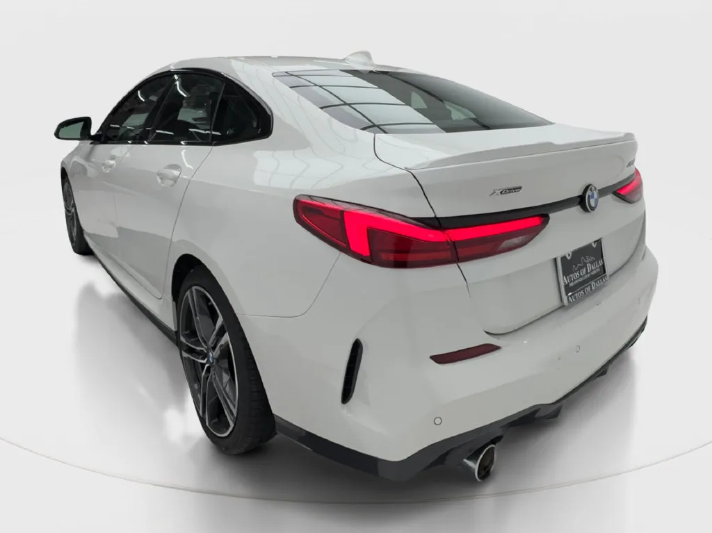 BMW 2 Series photo 11