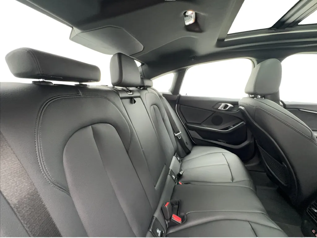 BMW 2 Series photo 30