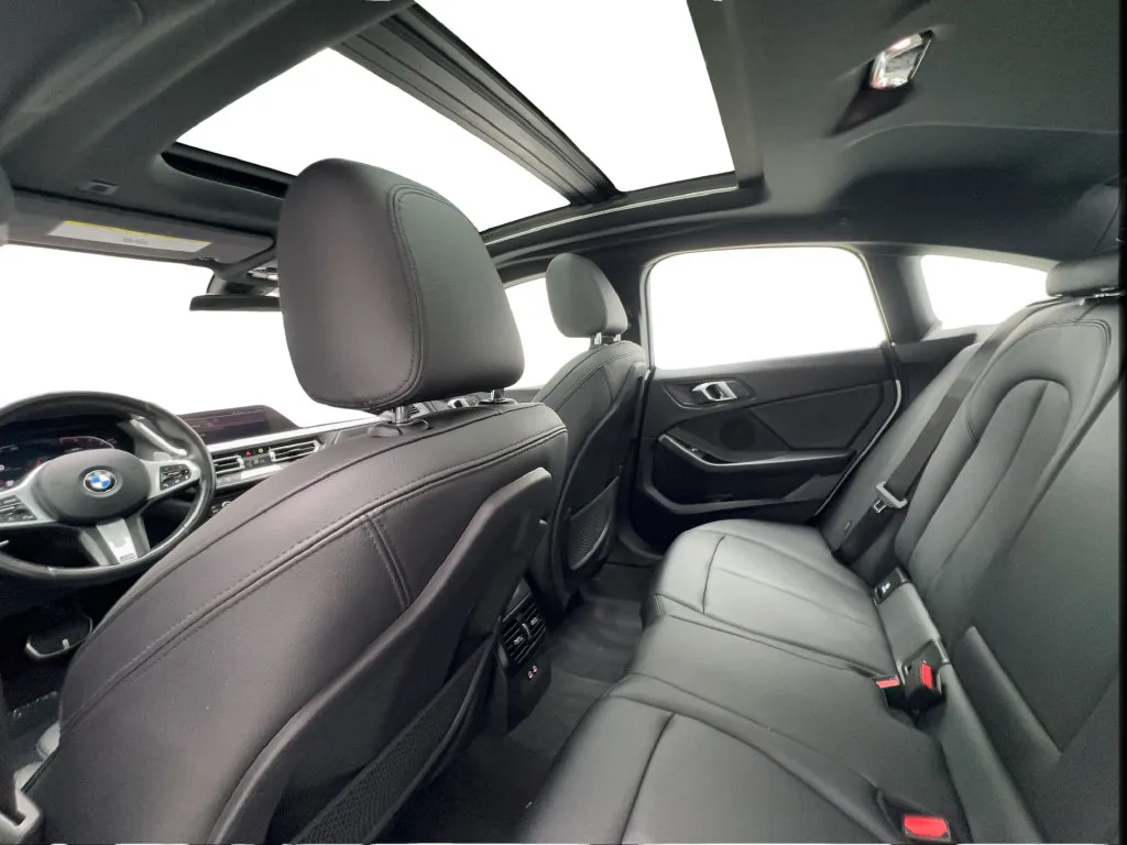 BMW 2 Series photo 26