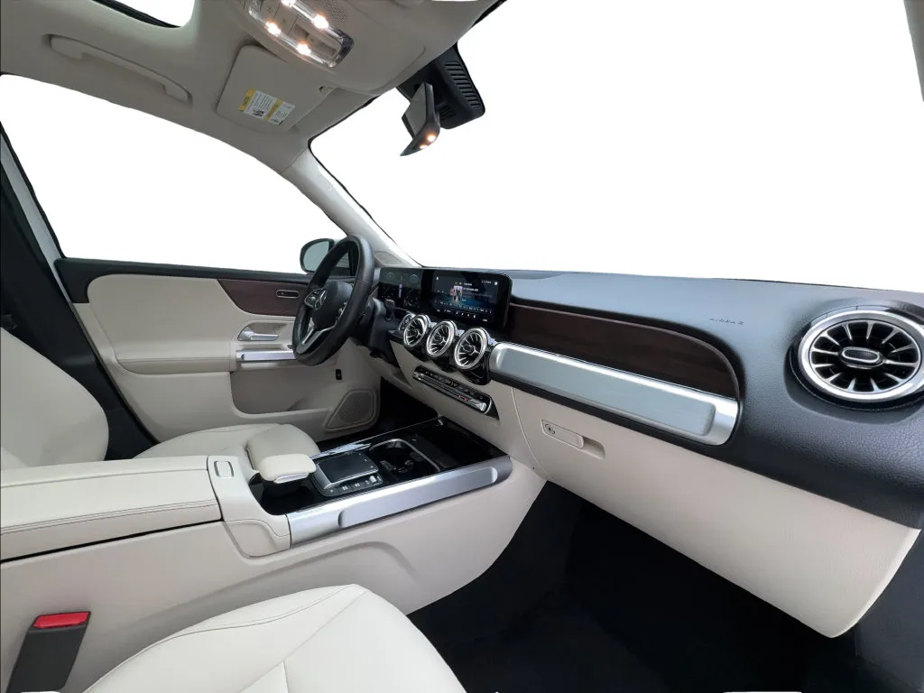 Mercedes-Benz GLB photo 32
