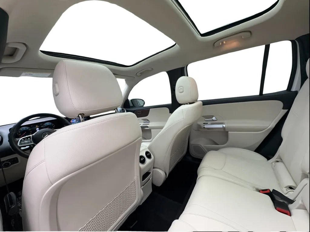 Mercedes-Benz GLB photo 23