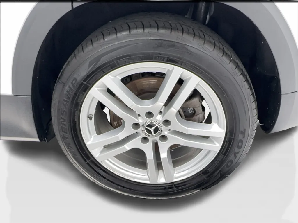 Mercedes-Benz GLB photo 12