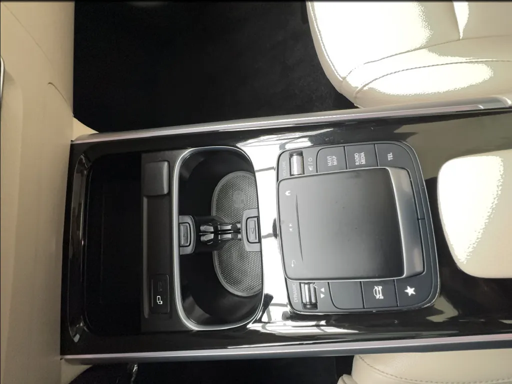 Mercedes-Benz GLB photo 46