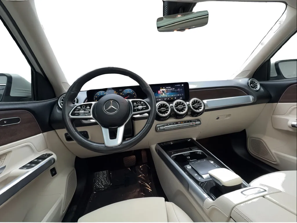 Mercedes-Benz GLB photo 34