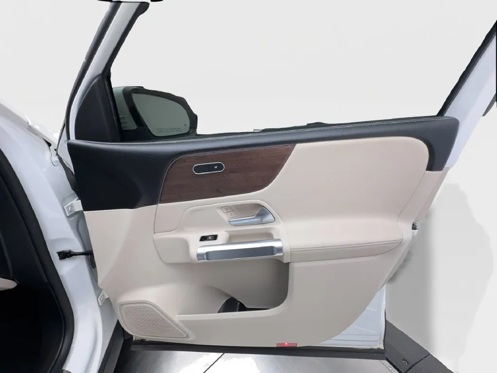 Mercedes-Benz GLB photo 33