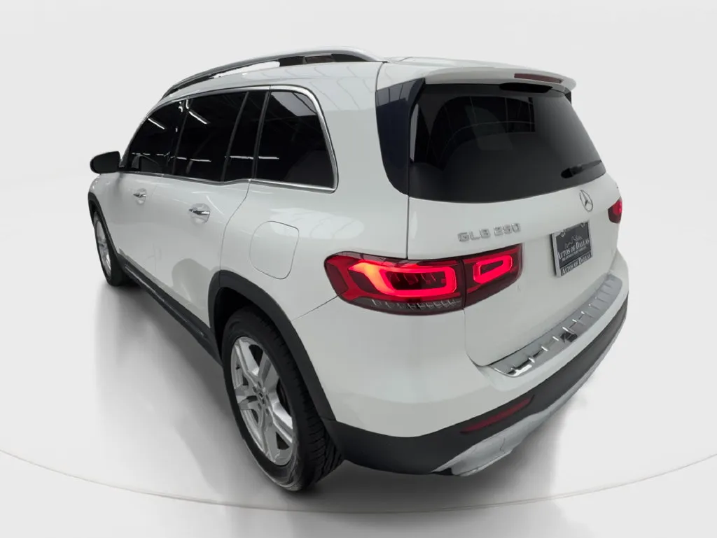 Mercedes-Benz GLB photo 11