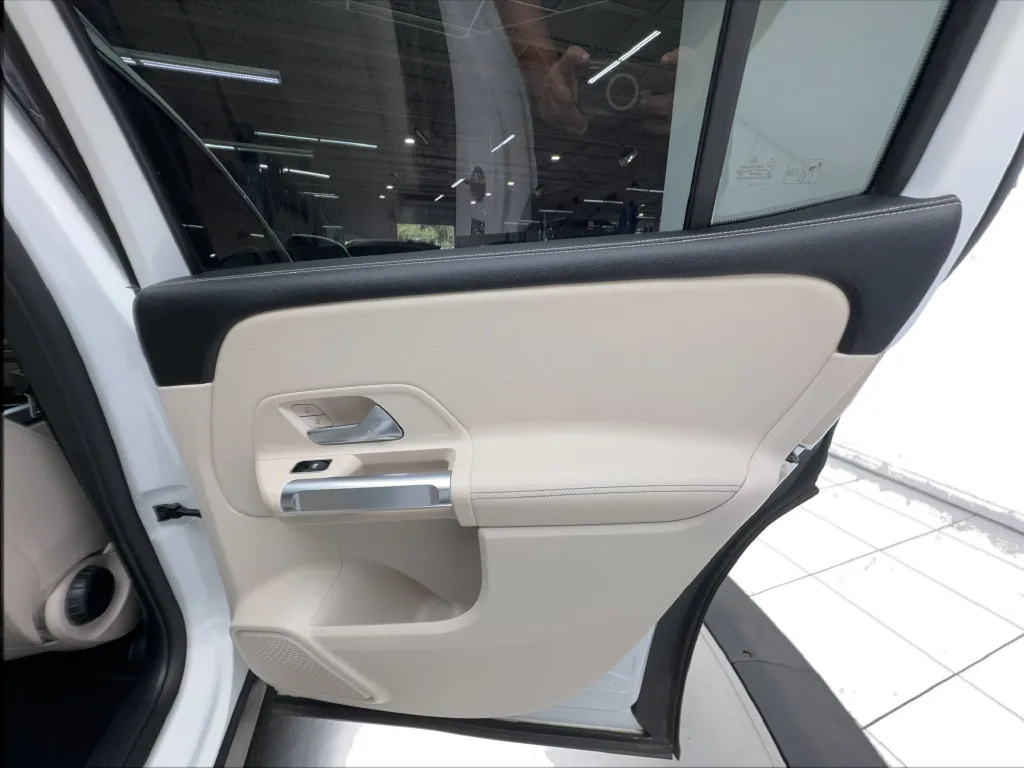 Mercedes-Benz GLB photo 29