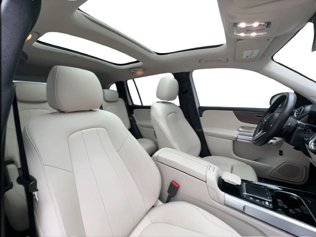 Mercedes-Benz GLB photo 30
