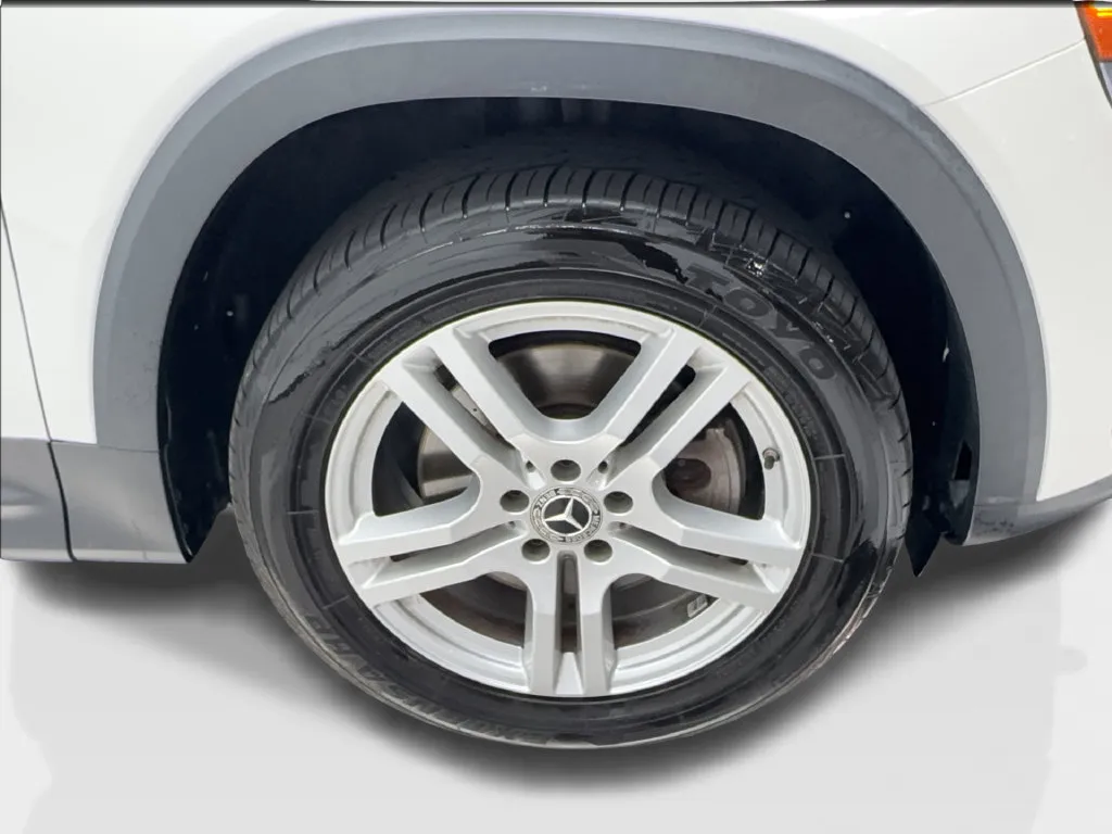 Mercedes-Benz GLB photo 15