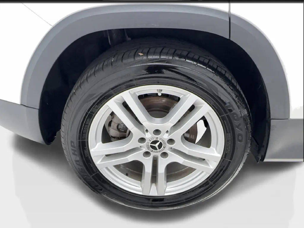 Mercedes-Benz GLB photo 16
