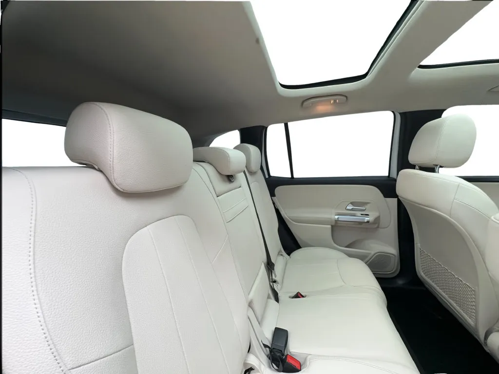 Mercedes-Benz GLB photo 28