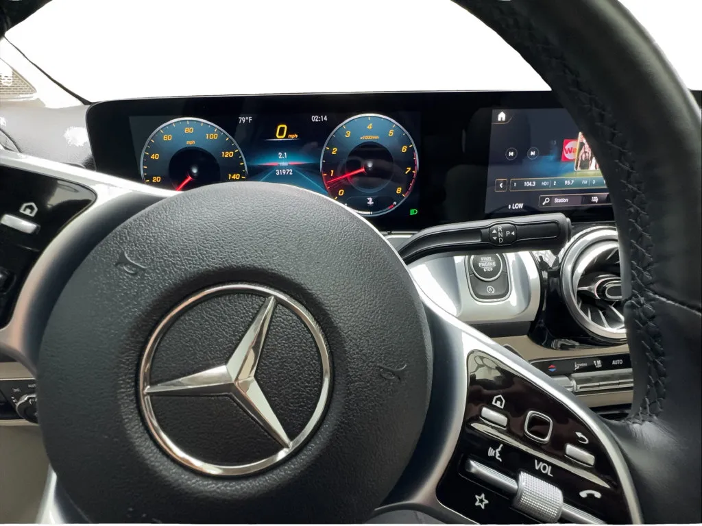 Mercedes-Benz GLB photo 41