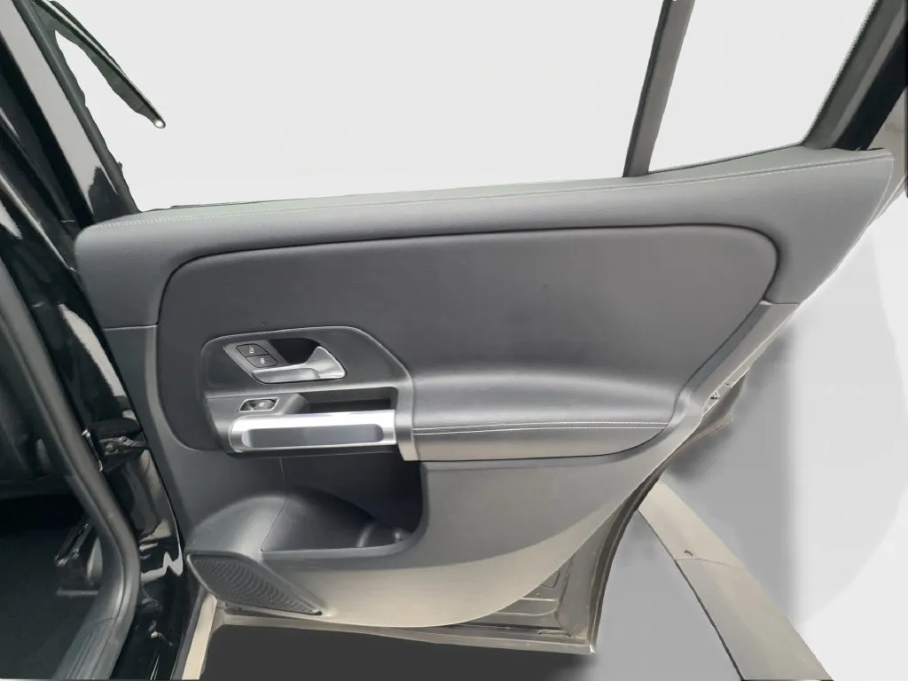 Mercedes-Benz GLB photo 28