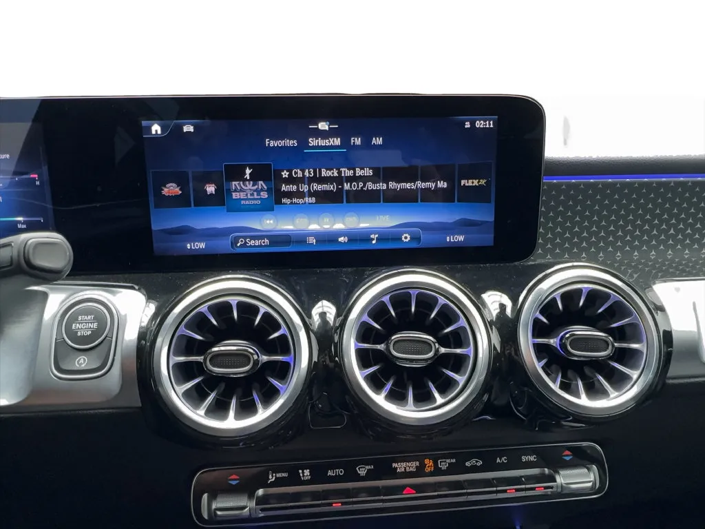 Mercedes-Benz GLB photo 46