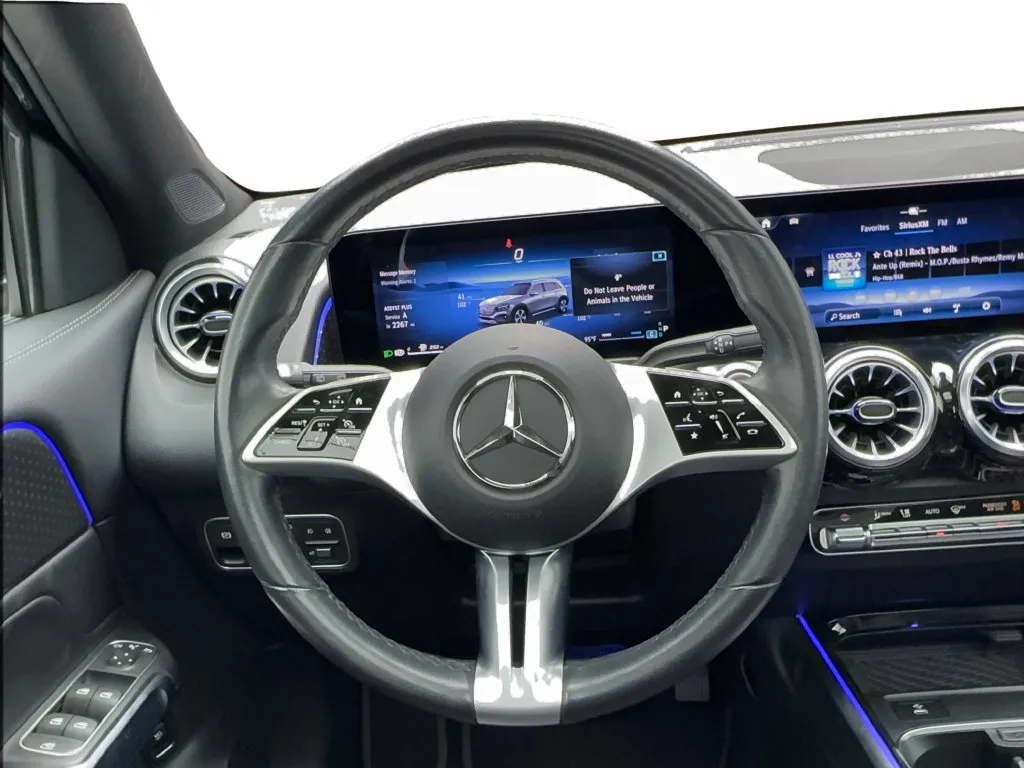 Mercedes-Benz GLB photo 35