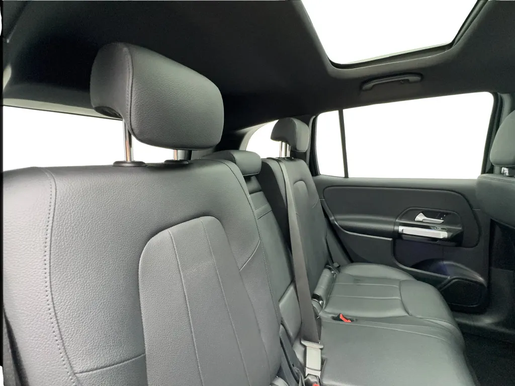 Mercedes-Benz GLB photo 27
