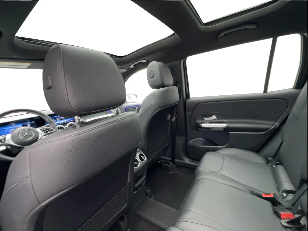 Mercedes-Benz GLB photo 22