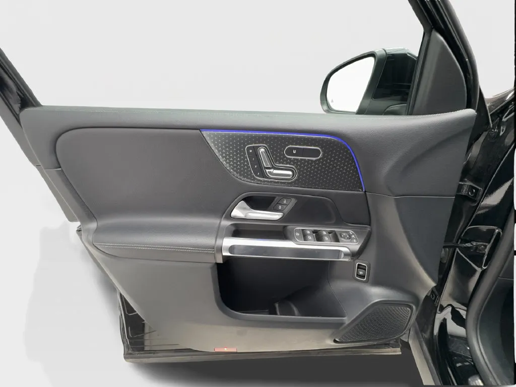 Mercedes-Benz GLB photo 21